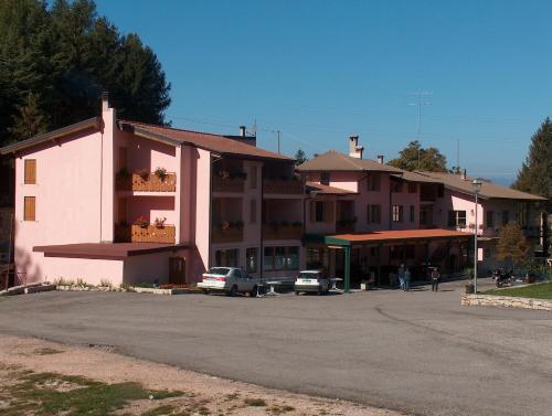 Hotel Edelweiss サン・ゼーノ・ディ・モンターニャ エクステリア 写真