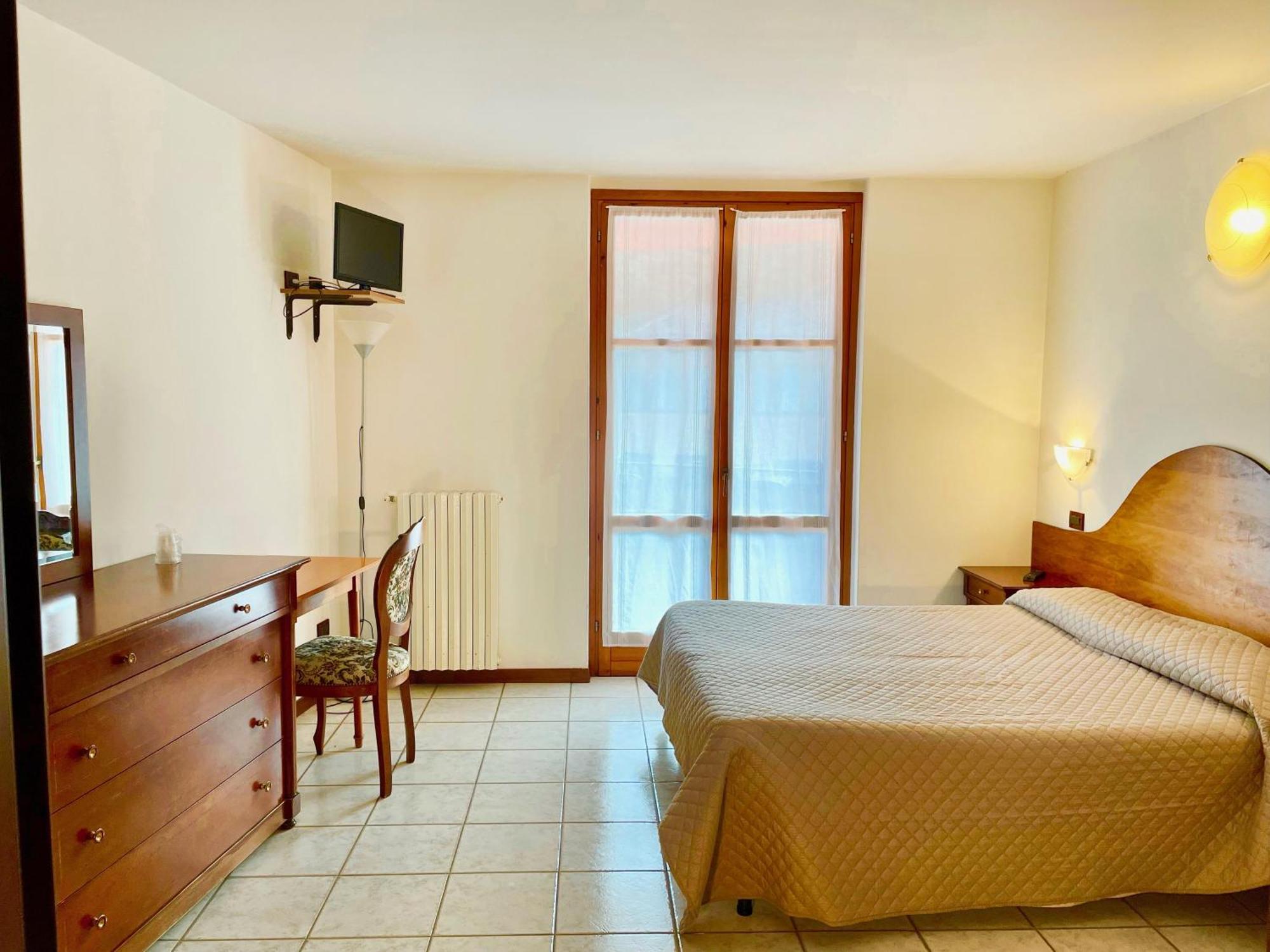 Hotel Edelweiss サン・ゼーノ・ディ・モンターニャ エクステリア 写真